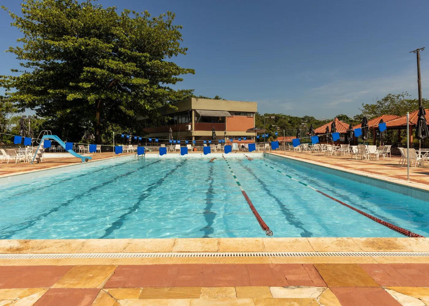 Piscina semi-olímpica do Clube Náutico Mandala na Barra da Tijuca