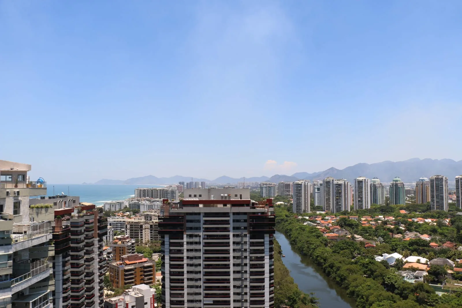 Cobertura Duplex 1.200m² — Atlântico Sul, Posto 5