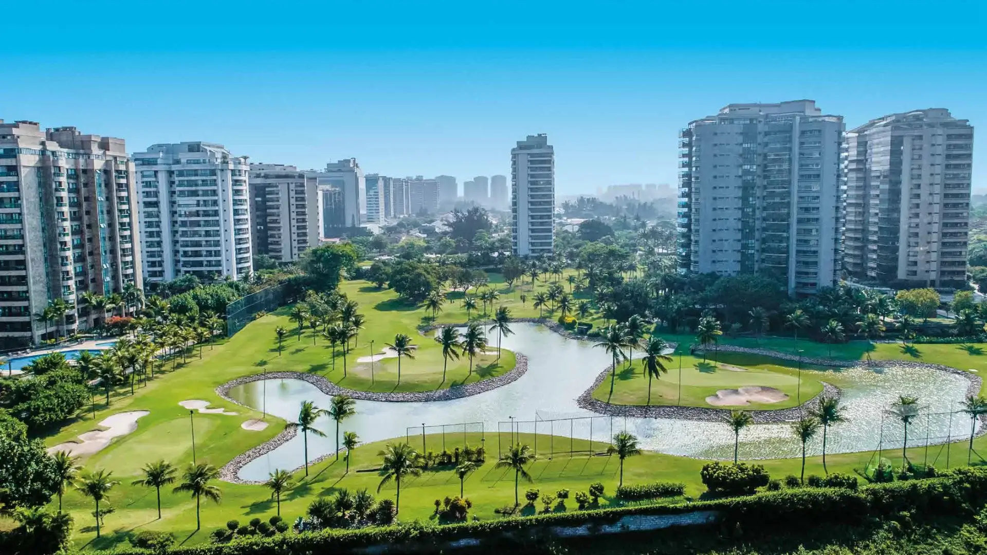 Vista aérea do campo de golfe do Barra Golden Green