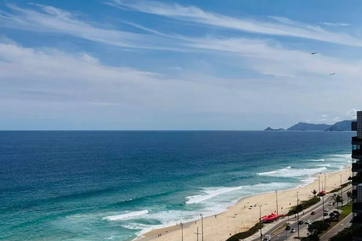 Cobertura Duplex 150m² — Posto 7, 2 Suítes, Frontal Mar