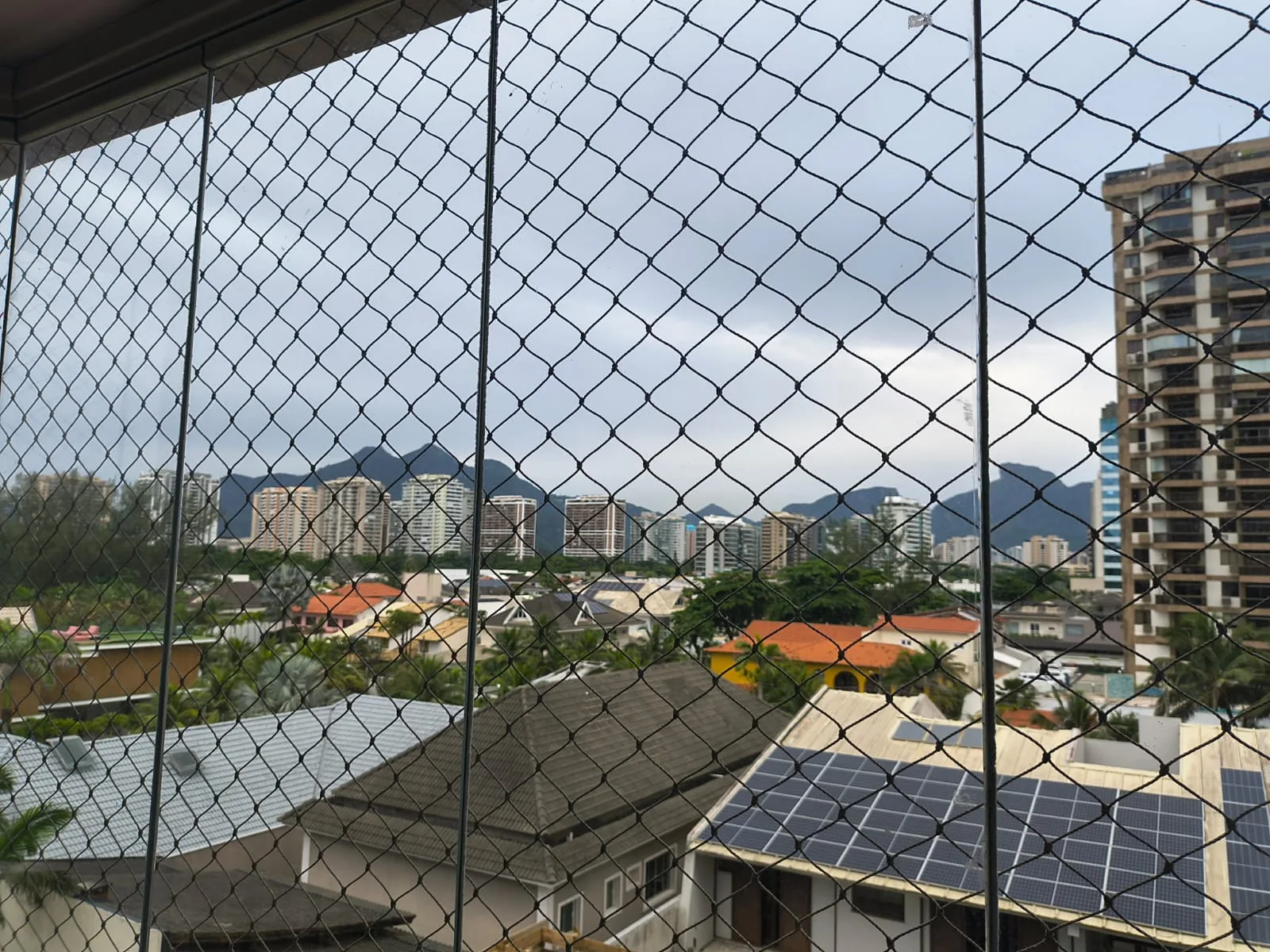 Vista panorâmica das montanhas da Barra da Tijuca a partir da varanda do Golden Coast