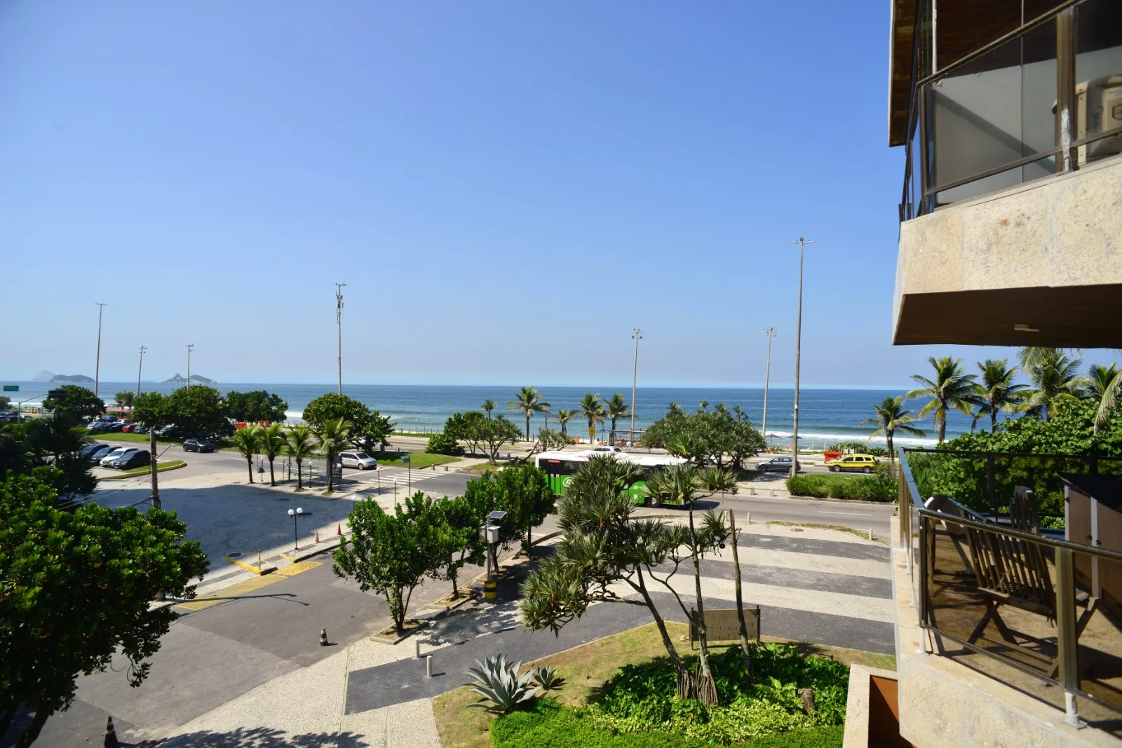 Frontal Mar 55m² Mobiliado — Av. Lúcio Costa, Posto 7