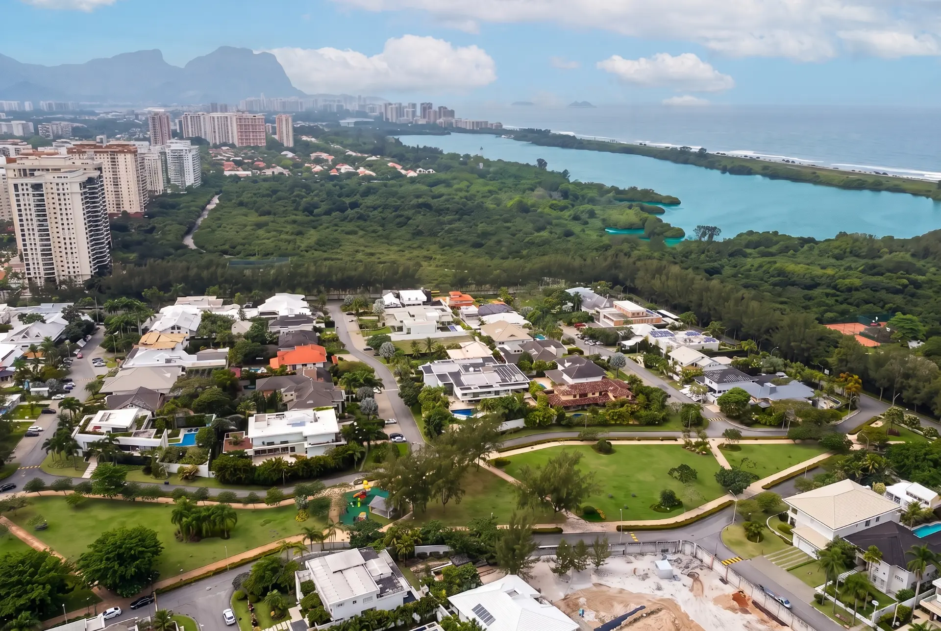 Vista aérea do Condomínio Malibu com Praia da Reserva e restinga de Marapendi